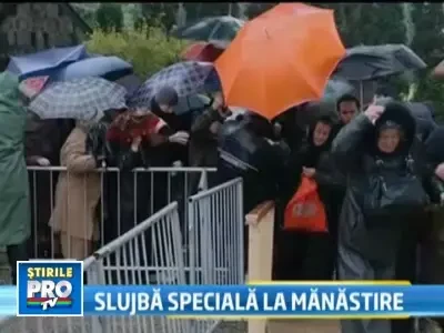 Inghesuiala la sfintirea Manastirii Golia, la Iasi