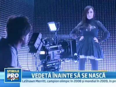 Andra a filmat noul clip… cu burtica!