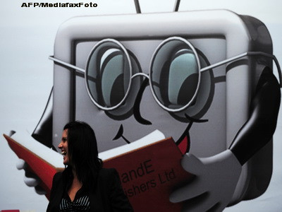 130 de licee din Romania vor face cunostinta cu tehnologia. Cum functioneaza "biblioteca digitala"