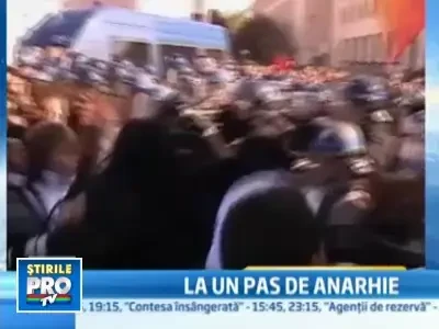 Francezii nu renunta la proteste! 1400 au ajuns in spatele gratiilor