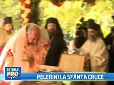 Un fragment din Sfanta Cruce a scos mii de pelerini in strada la Bucuresti