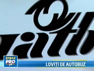 2 copii au ajuns la spital, dupa ce au intrat cu bicicleta intr-un autobuz