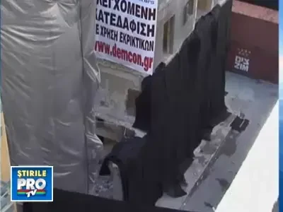 S-a cutremurat tot centrul Atenei! Autoritatile au demolat o cladire