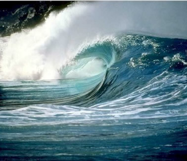 Casa de vacanta, luata de maree! Proprietarii au privit neputinciosi. Video