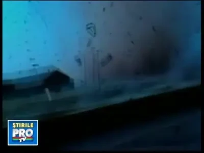 Incredibil! Au filmat o tornada din interior!