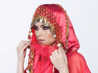 Inna este o cadana sexy si misterioasa. FOTO