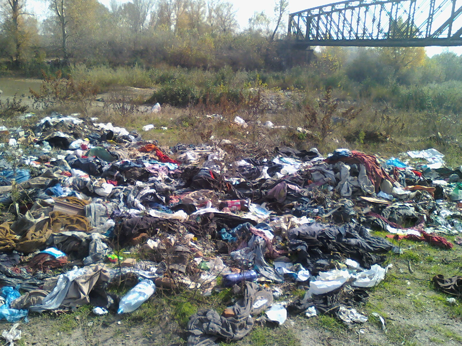 Sat in bezna, ingropat in gunoaie. Cum ajunge o comuna sa dea faliment