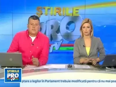 Vizitator neasteptat: s-a trezit cu un bizon in piscina casei