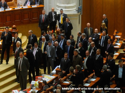 Neintelegerile dintre Putere si Opozitie pun in primejdie acordul cu FMI