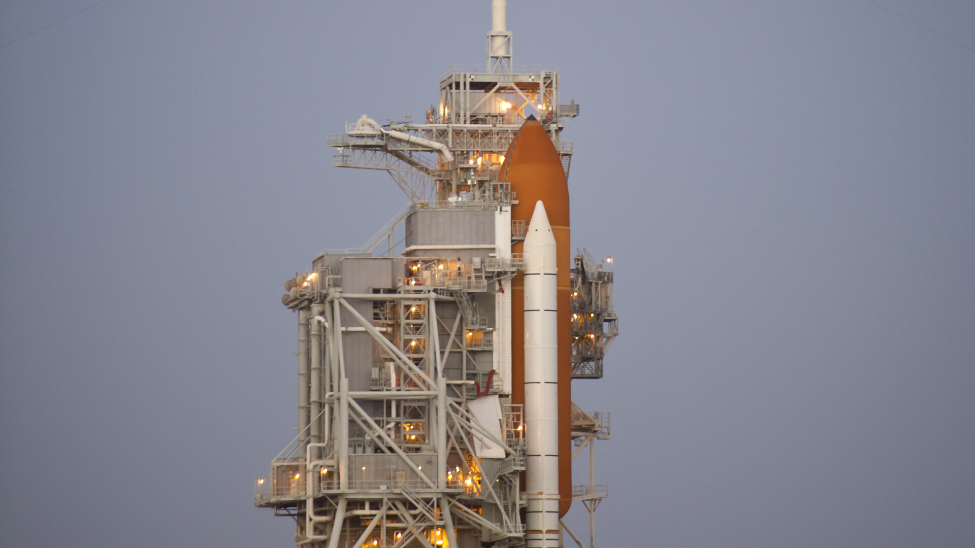 Racheta Discovery are patru fisuri in rezervor. Lansarea, amanata din nou