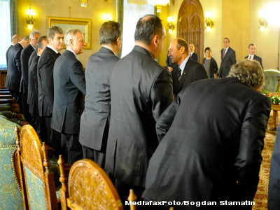 Basescu: Se suspenda recalcularea pensiilor militare