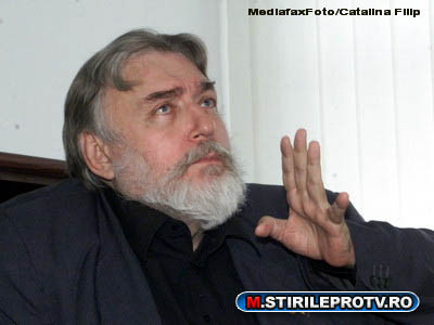 Adrian Paunescu, in continuare in stare critica