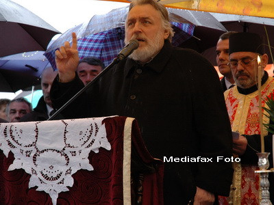 Adrian Paunescu, poetul cu misiune de avocat al maselor