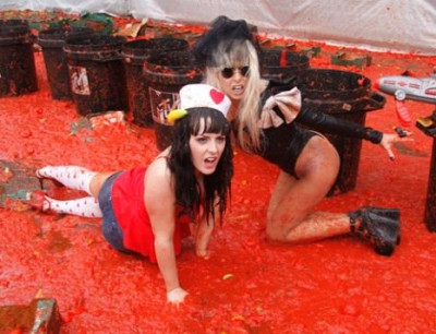 Katy Perry si Lady GaGa pornesc Bataia Rosiilor in Londra