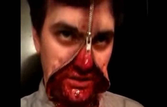 Te baga in sperieti! Omul cu fermoar pe fata! VEZI VIDEO