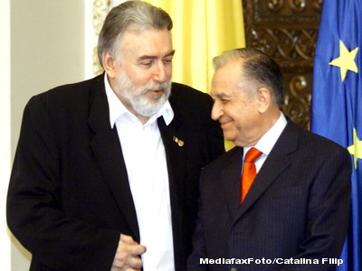 La adio.Oamenii il plang pe prietenul,parintele si mentorul Adrian Paunescu