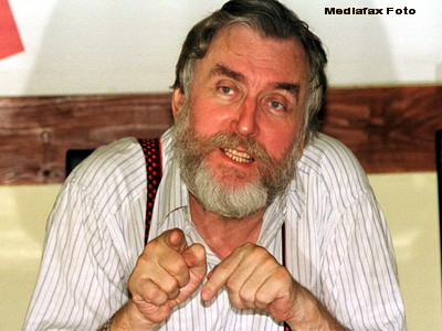 Adrian Paunescu, creatorul fenomenului anilor 80: Cenaclul Flacara