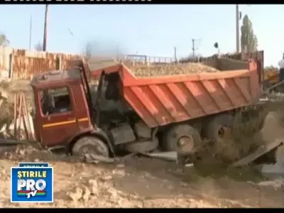 Camionul fara sofer: i-au cedat franele si a luat-o la vale