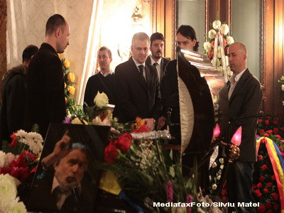 Betia cuvintelor: Paunescu dupa moarte, geniu neinteles si Zeu din Olimp