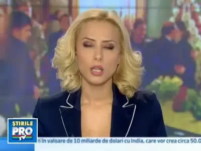 Sute de oameni au trecut azi-noapte pe langa catafalcul lui Adrian Paunescu