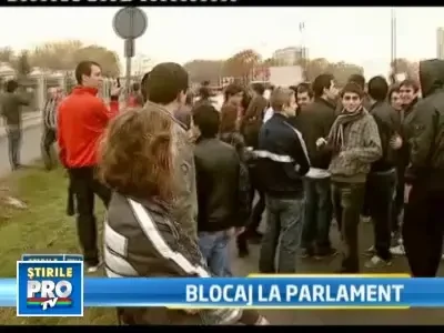 Sute de oameni au protestat in Capitala pentru protejarea spatiilor verzi