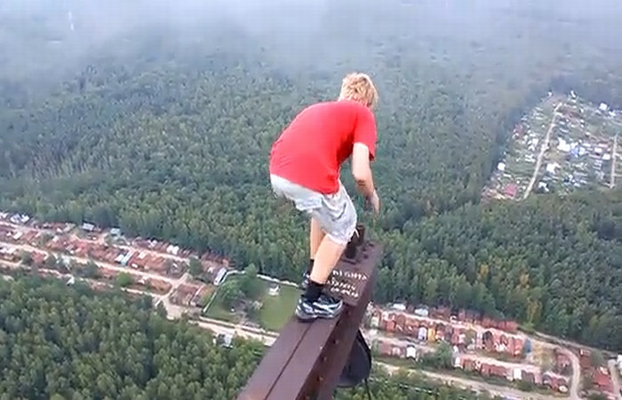 Iti taie rasuflarea.Nu urmari aceste imagini daca ai RAU DE INALTIME! VIDEO