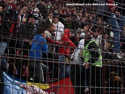 Autoritatile au gasit o explicatie pentru violenta suporterilor: drogurile