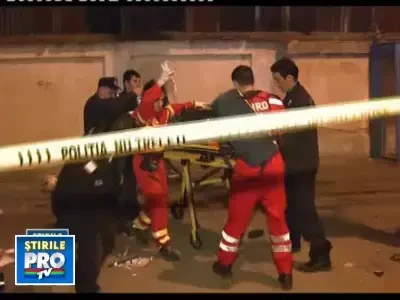 A facut acrobatii, apoi a intrat cu motocicleta intr-un gard de beton