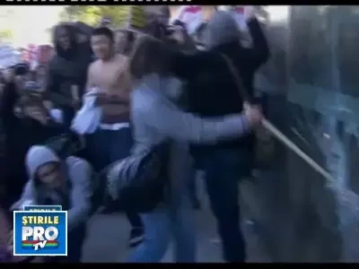 Violente la Londra! Studentii au patruns in sediul Partidului Conservator