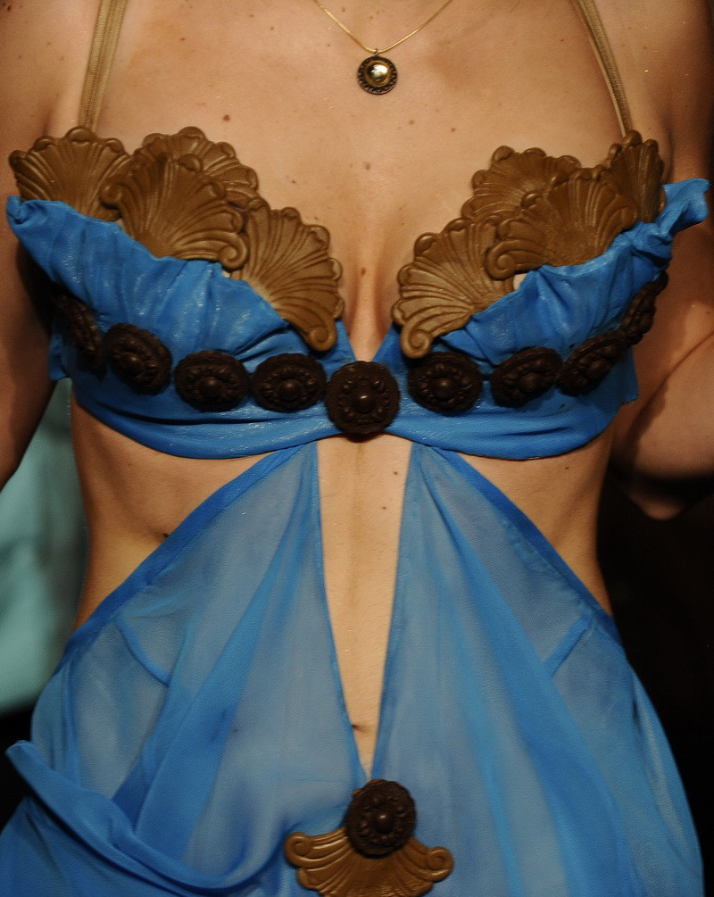 Rochii din bomboane si ciocolata, prezentate la New York