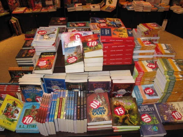 Bucurestenii nu s-au inghesuit la targul de carte deschis in acest weekend