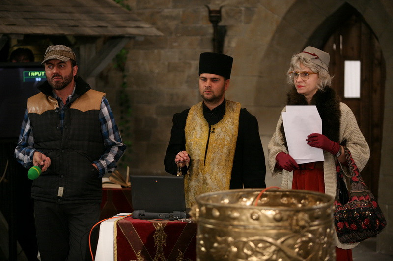 In ”Land of Jokes” Steven Seagal viziteaza barul ”Hard Jokes Cafe”