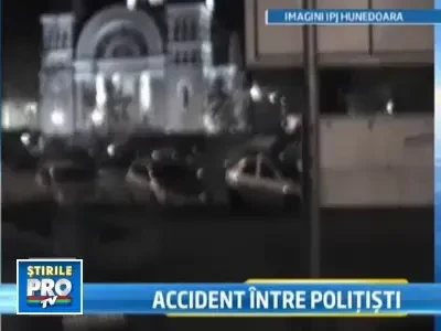 Au intrat cu masina intr-un gard, sub privirile politistilor