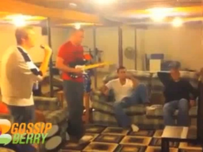 Isi pierde mintile din cauza unui joc si distruge televizorul! VIDEO