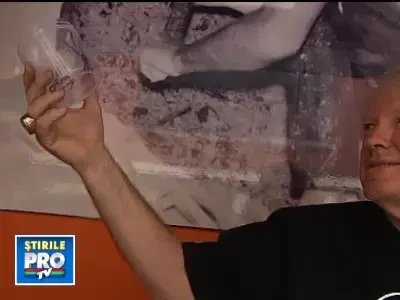 Vrea sa doarma cu 400 de paianjeni trei saptamani! In vitrina unui m