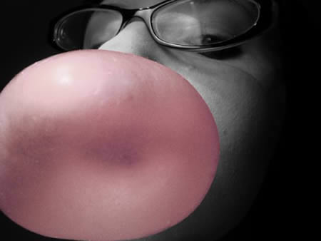 Guma de mestecat, recomandata pentru a uita o melodie obsedanta. Ce au descoperit cercetatorii