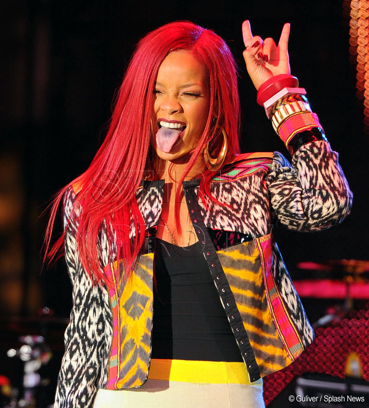 Atingeri indecente, limba albastra si par de foc! Intr-un cuvant, Rihanna