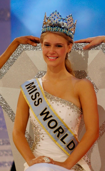 Miss World 2010 si-ar putea pierde titlul din cauza ca a pozat goala