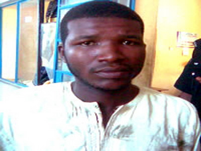 E nebunie in Nigeria! Ii atinge si le fura penisurile! Politia l-a arestat