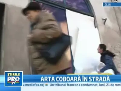 Sacii menajeri au ajuns opere de arta pe cladirile istorice din Cluj!