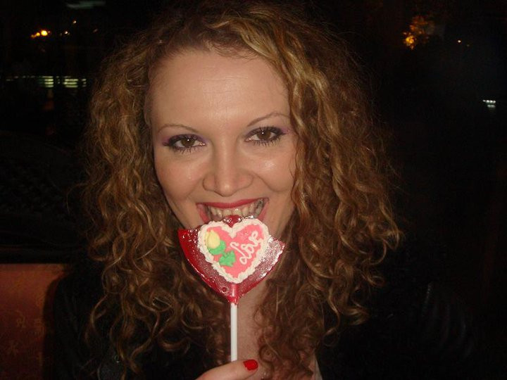 Oana Lis a mancat decorul de la un eveniment monden! VIDEO EXCLUSIV