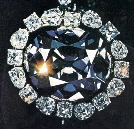 Cel mai frumos diamant albastru din lume, expus din Washington