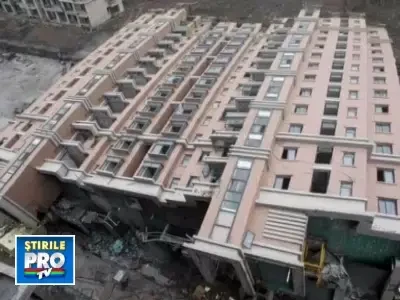 Prabusire incredibla! Un bloc de 12 etaje se