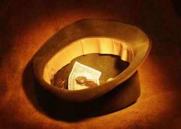 Cum au facut altii rost de bani?Cele mai neobisnuite taxe platite vreodata!