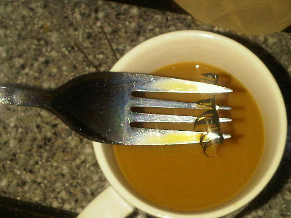 Specialitate a la Lady GaGa: Cafeaua servita cu gene false!