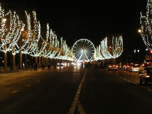 Feerie pe Champs Elysees! S-au aprins luminile de Craciun