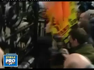 Euro e in corzi! Voci din PE: Sfarsitul monedei unice e aproape!