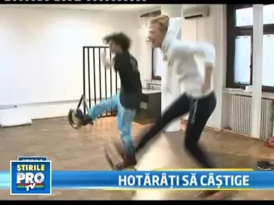 Adela Popescu si Alex, in semifinala