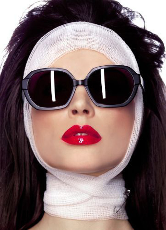 Operatiile estetice sfideaza criza: femeile se "tuneaza" in continuare