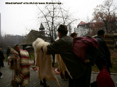 Targ de Sfantul Nicolae, la Muzeul Taranului Roman din Bucuresti